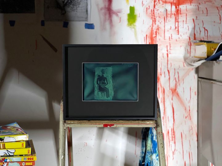 Clémence Martin, Head In A Driving Wheel, 2019, tablette LCD 9″